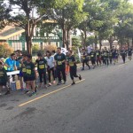 不僅是大人，小朋友也加入了「挑戰(zhàn)組」跑者的行列！這群認(rèn)真跑步的小朋友也為活動(dòng)增添許多亮點(diǎn)！