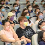 閱歷豐富的人生，馮翊綱老師信手拈來深感共鳴與同感的哏，逗得住戶們捧腹大笑。