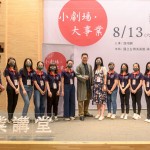 會(huì)後，馮翊綱老師與工作人員們一同合影，紀(jì)念這場(chǎng)令人難忘的精彩演說。