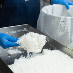 米飯使用「新業(yè)一畝田」-認養(yǎng)霧峰小農(nóng)的無毒香米，將這份來自田間的祝福，化為餐桌上溫暖的陪伴，成為善的循環(huán)。