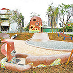 1樓戶外由日籍大師設(shè)計，遊樂場結(jié)合藝術(shù)及在地特色。