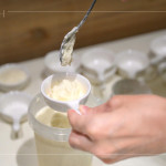 Fresh Stracciatella (Dida絲翠新鮮起司)屬於莫札瑞拉家族的成員，在凝乳塊形成後，需要做塑形的步驟，撕碎成條狀拌鮮奶油，也是布拉塔的內(nèi)餡。