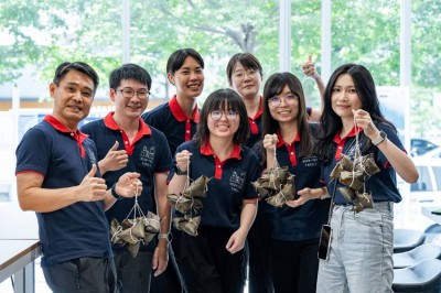 新業(yè)建設(shè)包粽、淨(jìng)溪、分享愛 推動(dòng)公益從身邊做起